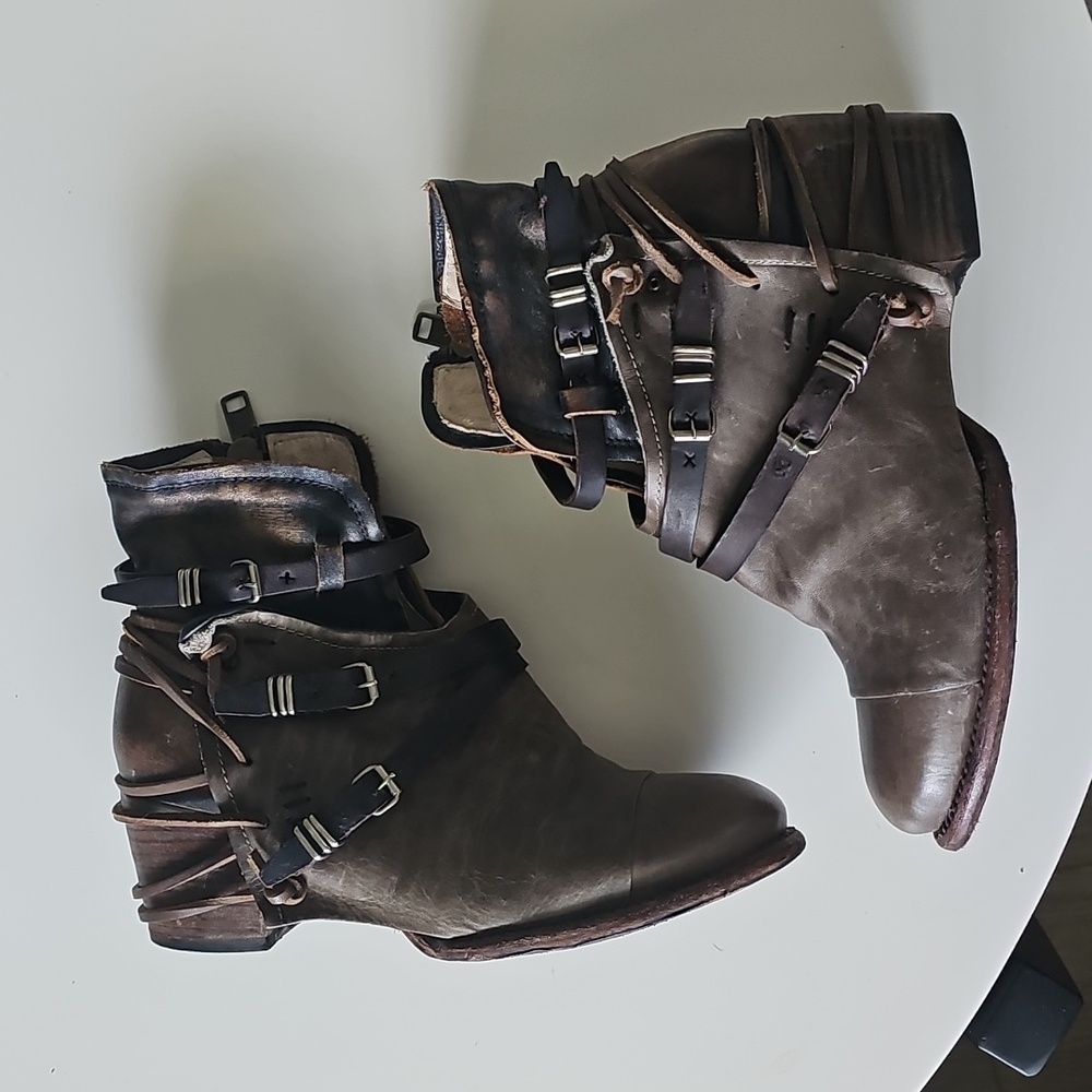 Freebird Crue Distressed Grey Leather Boots with Buckles - Picture 12 of 14